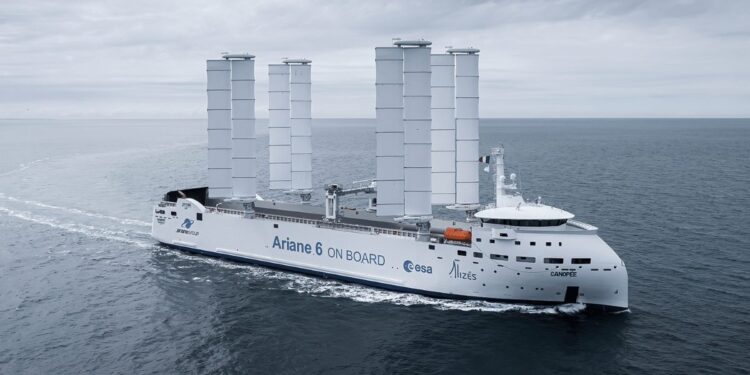 El barco del futuro se resguarda del temporal en las Cíes
