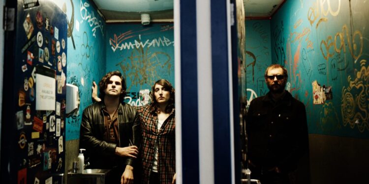 Throw Down Bones aterriza en Vigo con «Three»