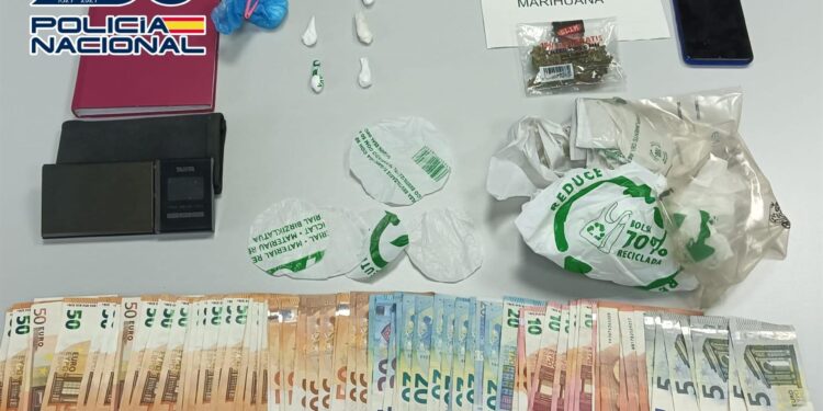 Desmantelado un ‘narcopiso’ en pleno centro de Redondela