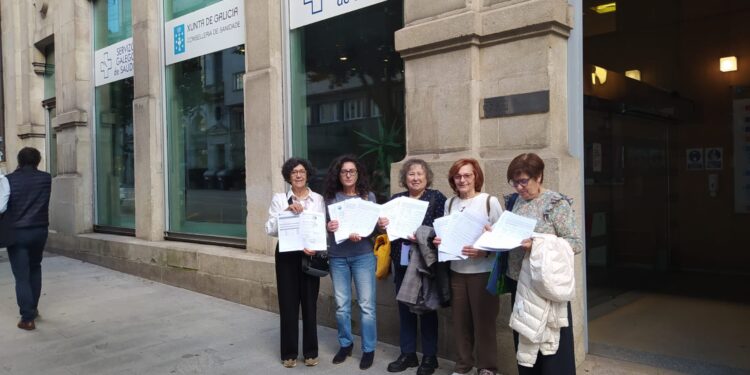 Firmas para reclamar la reapertura del consultorio de O Hío