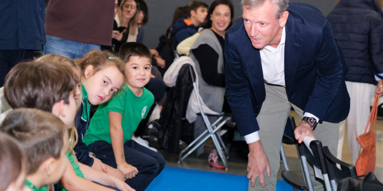 La Xunta dice que «aumentó» el número de profesores tras las críticas de docentes y familias