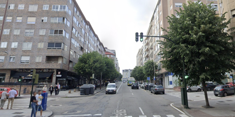 Arrestado en Vigo tras arremeter contra los clientes de un bar, destrozar el mobiliario y atacar a la Policía