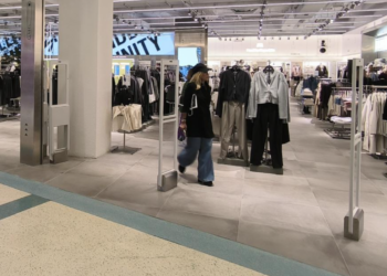 Una tienda emblemática del Gran Vía de Vigo reabre con más espacio y un probador infinity