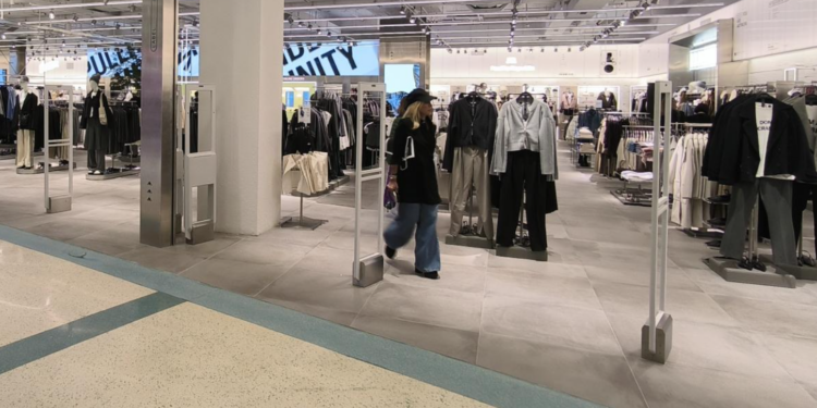 Una tienda emblemática del Gran Vía de Vigo reabre con más espacio y un probador infinity