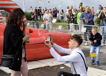 Participa en el Desafío Boot Camp vestido de traje para sorprender a su pareja: así fue la emotiva pedida de mano en Vigo
