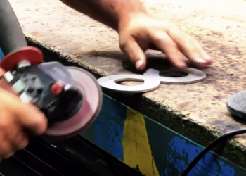 Una placa en Vigo inmortaliza el legado de «Sly»