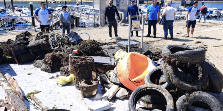 El Puerto de Vigo refuerza su batalla contra la basura del mar