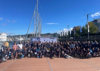 La regata «Vigo a vela» acerca el mar a 60 personas con discapacidad