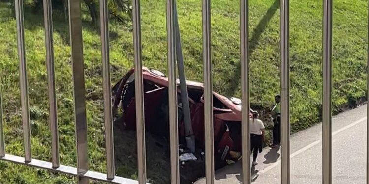 Aparatoso accidente con una persona atrapada en Vigo