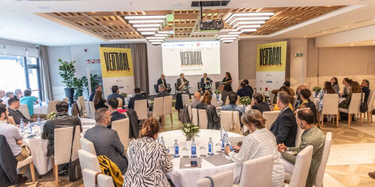 El tejido empresarial gallego encuentra un ‘espacio real’ de networking