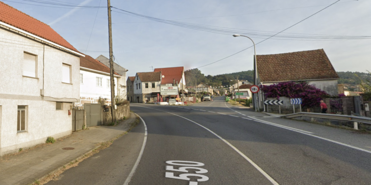 Cuatro heridos tras un accidente múltiple en Redondela