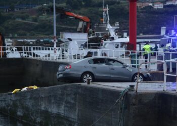 Posible caso de violencia machista en Moaña: los testigos dicen que el coche aceleró antes de caer al mar