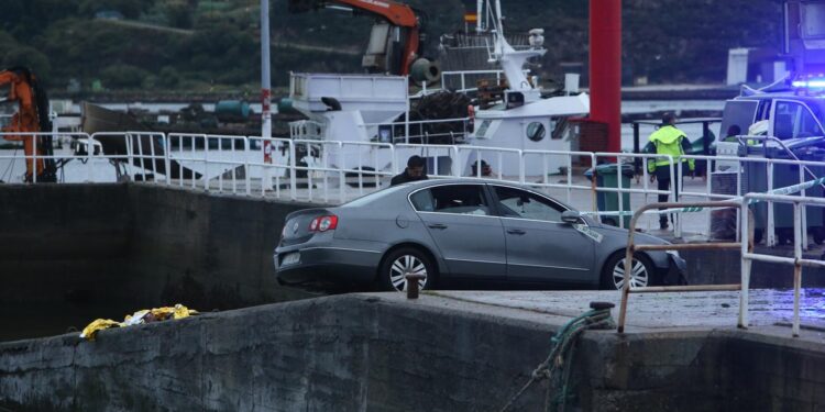 Posible caso de violencia machista en Moaña: los testigos dicen que el coche aceleró antes de caer al mar