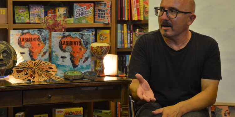 «Labirinto»: a viaxe do vigués Ramón Trigo ao corazón de África