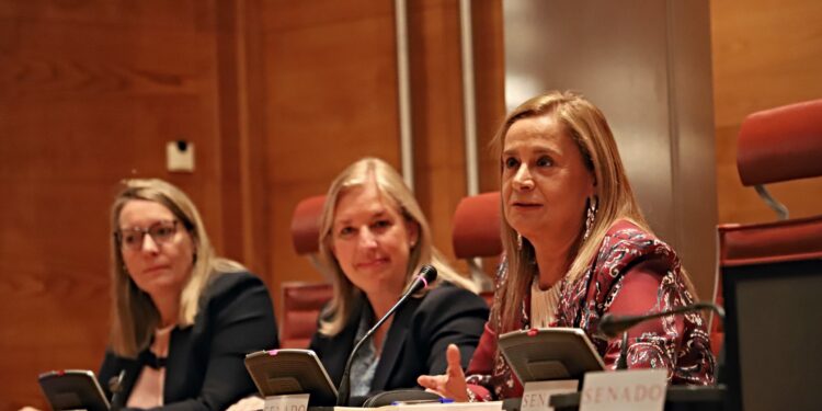 Carmela Silva, presidenta de la comisión de Presupuestos del Senado