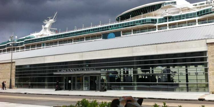 El Tinglado se tiñe de moda