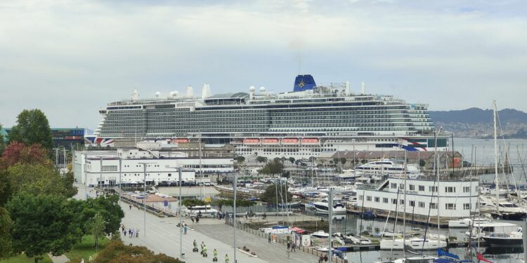 Estreno del ‘Arvia’ en Vigo: uno de los cruceros más grandes del mundo