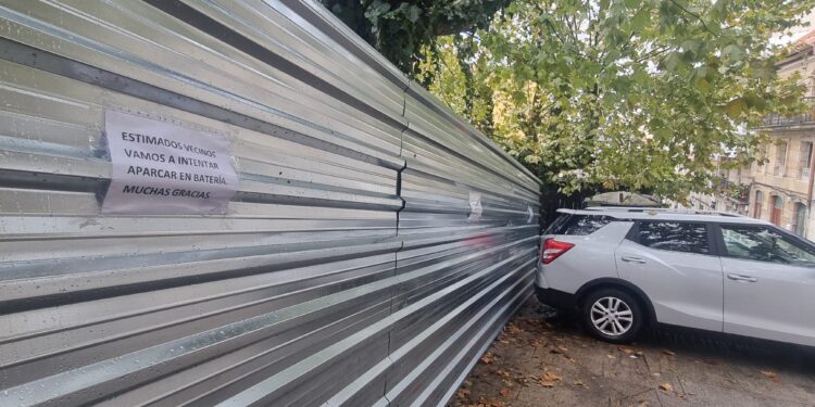 El Casco Vello ‘autogestiona’ sus escasas plazas de parking