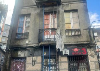 Inspeccionan un edificio en pleno centro ante el riesgo de derrumbe