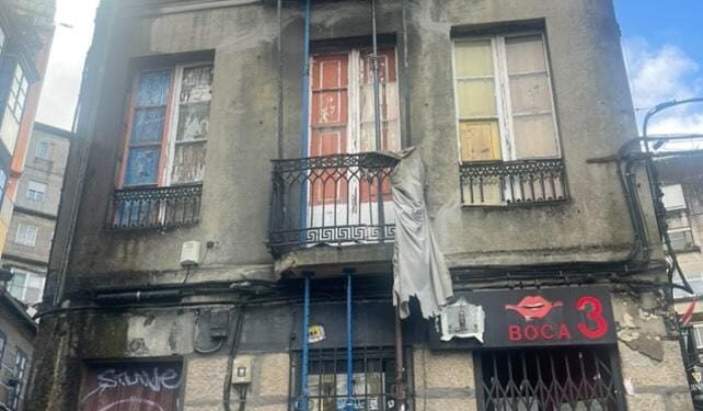 Inspeccionan un edificio en pleno centro ante el riesgo de derrumbe
