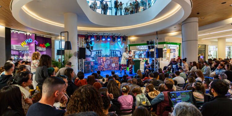 Evento familiar en el Gran Vía de Vigo para celebrar Halloween