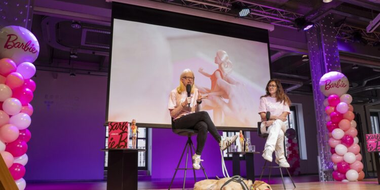 «Lo más bonito de tener una Barbie es que sirve para poder compartir mi historia»
