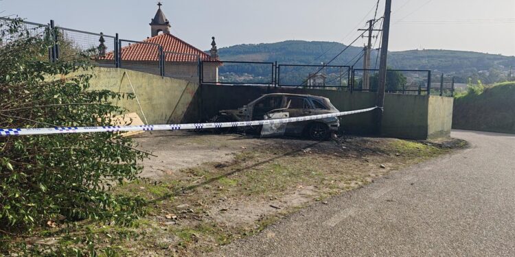 Susto en Valladares tras el incendio de un coche