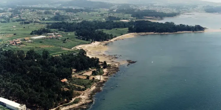 Hallan el cuerpo de una mujer flotando en el mar en Cambados