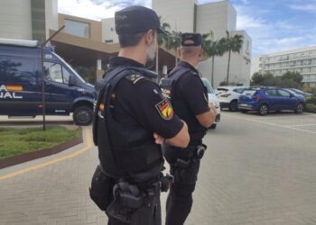Cuatro policías evitan que un joven se desangre en pleno centro de Vigo