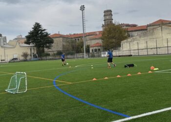 Medio millón de euros por Bryan Adams tras un «olvido» de Caballero, dice el PP