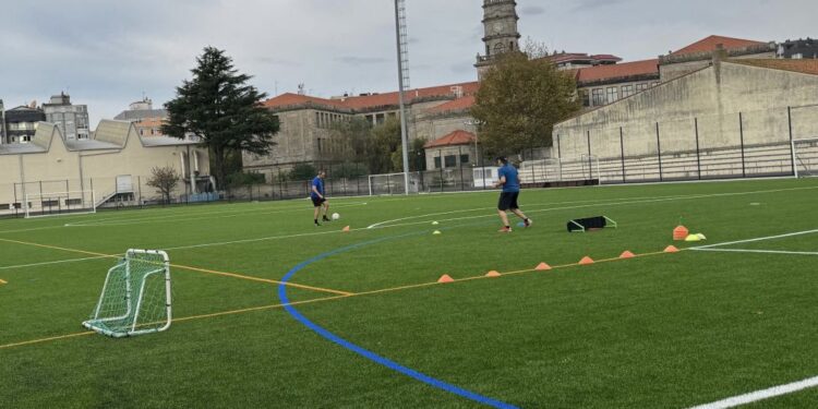 Medio millón de euros por Bryan Adams tras un «olvido» de Caballero, dice el PP