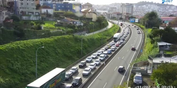 Nuevo colapso en la AP-9 con grandes retenciones