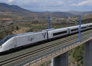 Renfe pone en servicio dos AVE S106 en el corredor Madrid-Galicia