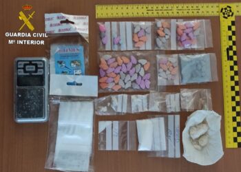 Detenidos dos veinteañeros en un control en la AP-9 por tráfico de drogas