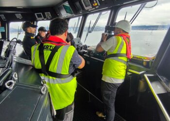 Los verdaderos «colosos» del Puerto de Vigo saltan a la televisión
