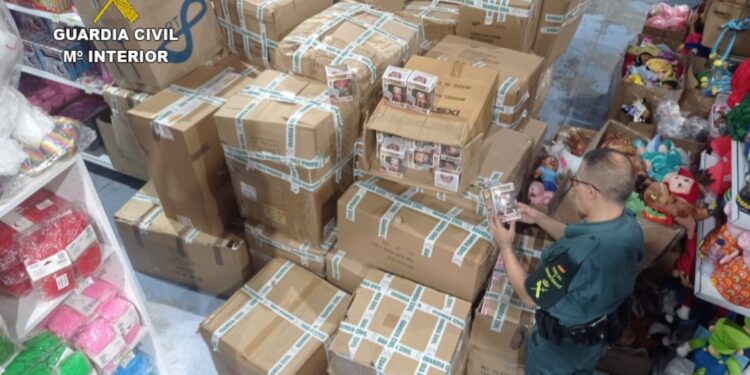 Descubierto en Mos un almacén con miles de «Funkos» falsificados