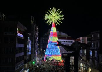 Así arrancó la Navidad de Vigo: primer lleno y emotivo homenaje
