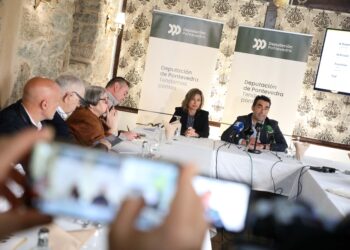 Obras en 15 concellos por 23 millones de euros e impulso «inédito» al deporte y a la cultura