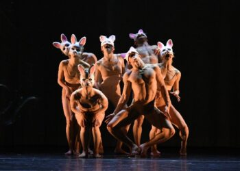 MOMIX presenta Alice en Vigo
