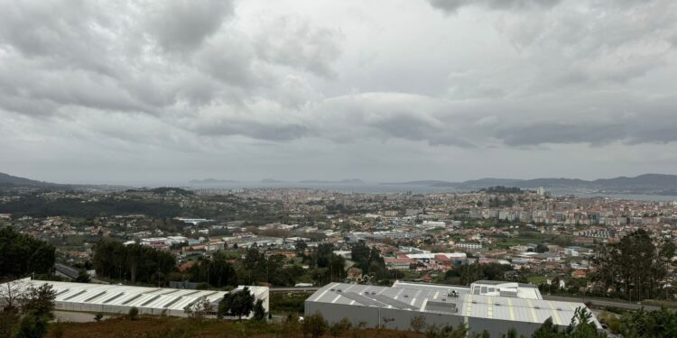 Borrasca Bert en Vigo con rachas de 73 km/h y temperaturas de 23 grados antes de la lluvia
