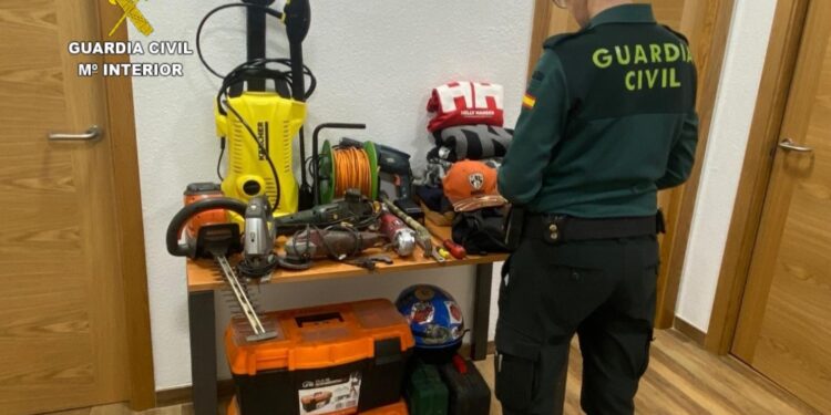 Detenidos dos jóvenes por perpetrar siete robos en dos meses