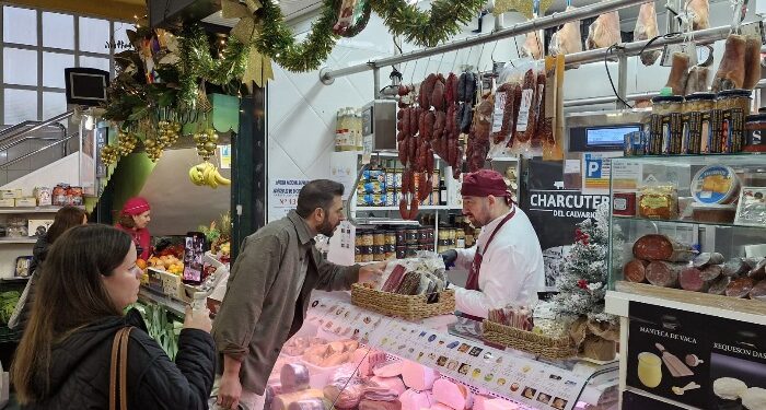 Iván Mariñas, concursante de MasterChef, visita el Mercado do Calvario