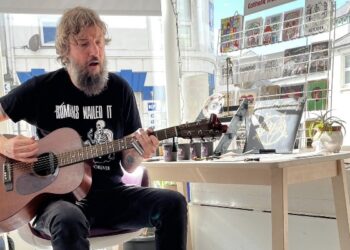 Tim Holehouse, el bluesman nómada, llega a Vigo