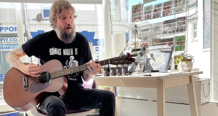 Tim Holehouse, el bluesman nómada, llega a Vigo