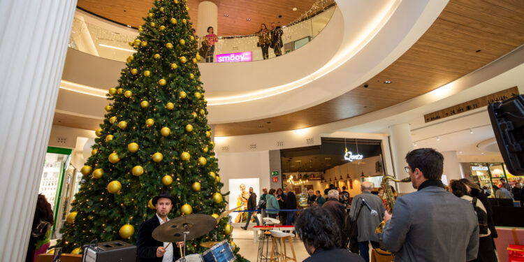 Gran Vía enciende la Navidad con un evento solidario y música en directo