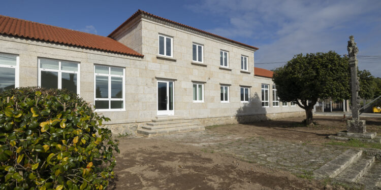 A Escola Unitaria de Tabagón renace como sede do CRA María Zambrano