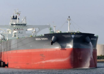 Vigilan un petrolero averiado frente a la costa de Viana do Castelo