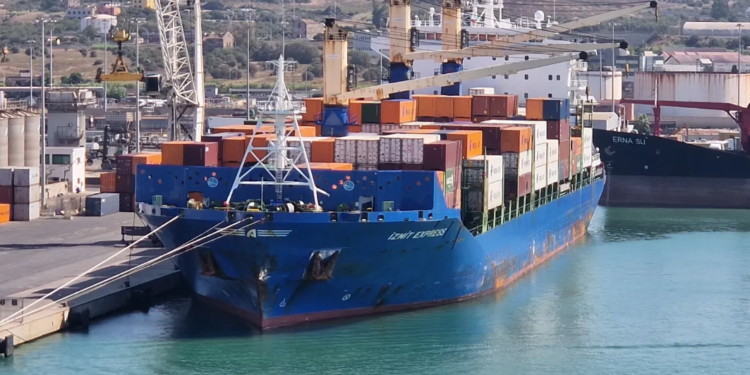 Encuentran droga en un buque mercante atracado en el puerto de Vigo