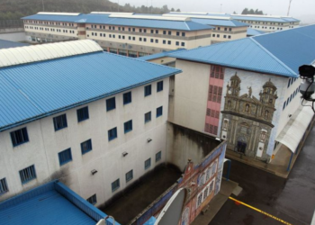 Exigen medidas de seguridad «más estrictas» en las prisiones tras la agresión a una funcionaria