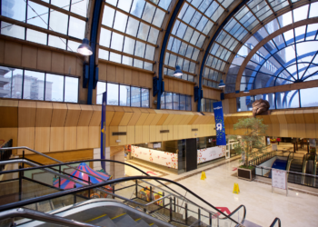 La Navidad llega a Camelias con un Outlet Solidario muy especial